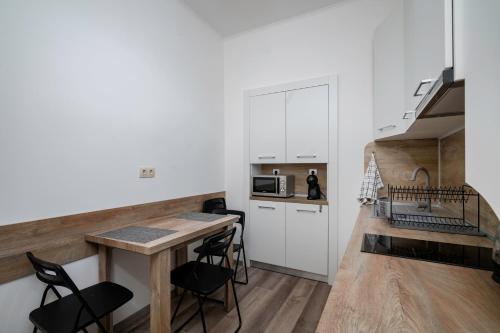 Central 1BD Next to Womens Market and Sofia's Gems by Flat Mаnаger, София (фото 8)
