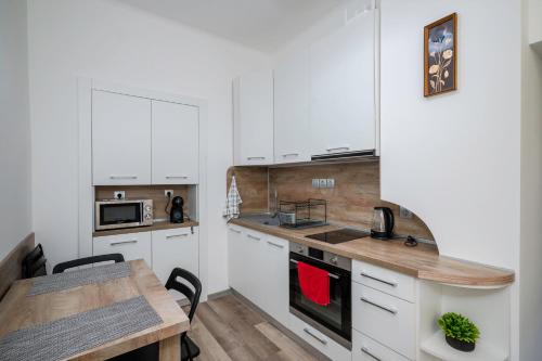 Central 1BD Next to Womens Market and Sofia's Gems by Flat Mаnаger, София (фото 6)