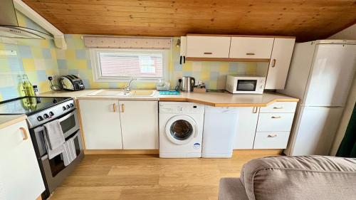 Heron View 24 The Bathing House, Pet friendly, Hoburne Passes in South Cerney