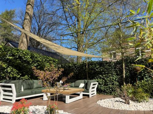 Garden, Berg en Bos Suite met luxe jacuzzi in Apeldoorn West