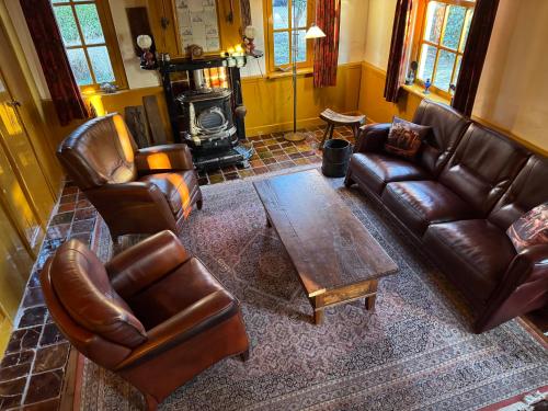 The Old Labor House 1525 in สกูล