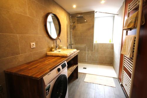 Shower, Rive d'Auge in Cormeilles