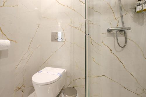Luxury Style 7 with AC Downtown Porto near Metro - image 5