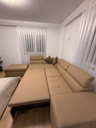 Apartament me qera Gjilan,te sheshi in กินยีลาเน