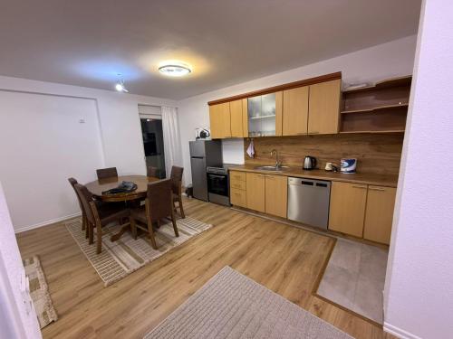 Apartament me qera Gjilan,te sheshi in กินยีลาเน