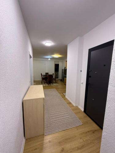 Apartament me qera Gjilan,te sheshi in กินยีลาเน