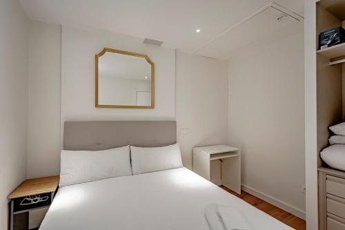 CB10 - Stylish Modern Apartment- 5-minute walk to Gran Vía, Мадрид (фото 3)