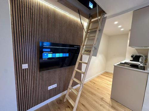 CB10 - Stylish Modern Apartment- 5-minute walk to Gran Vía, Мадрид (фото 6)