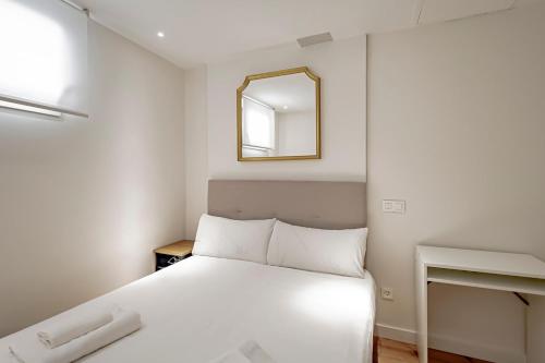 CB10 - Stylish Modern Apartment- 5-minute walk to Gran Vía, Мадрид (фото 7)