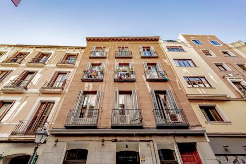 CB10 - Stylish Modern Apartment- 5-minute walk to Gran Vía, Мадрид (фото 9)