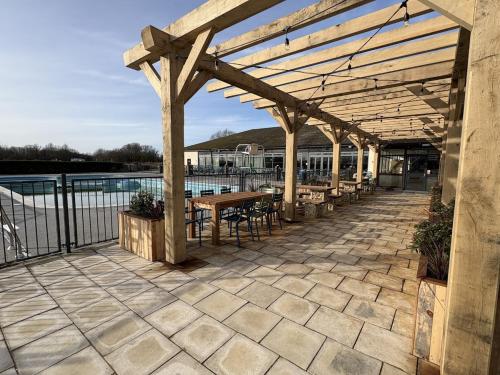 Woodpecker Lodge, Pet Friendly, Hoburne Passes included in South Cerney