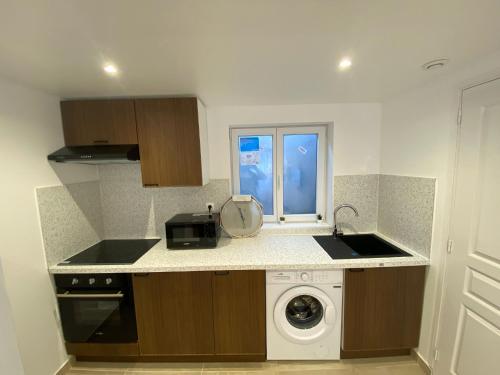 кухня, G-Logement-Francilien Villa Parc des expositions Villepinte, Bourget, Astérix , Paris (G-Logement-Francilien Villa Parc des expositions Villepinte, Bourget, Asterix , Paris) in Гусенвіль