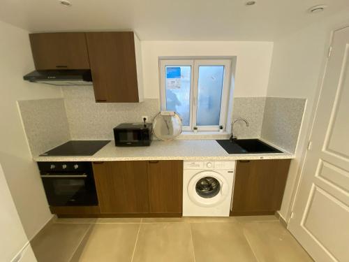 кухня, G-Logement-Francilien Villa Parc des expositions Villepinte, Bourget, Astérix , Paris (G-Logement-Francilien Villa Parc des expositions Villepinte, Bourget, Asterix , Paris) in Гусенвіль