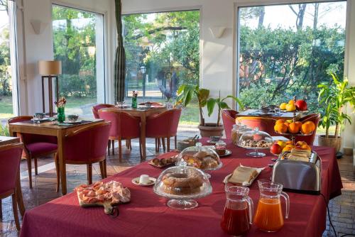 Food and beverages, Hero's Garden Relais in Rome North