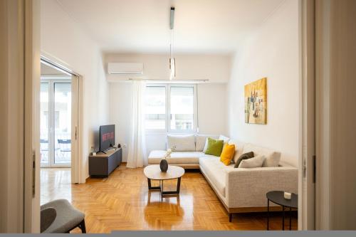 Elegant 3-Bedroom Retreat in the Heart of Kolonaki, Athen