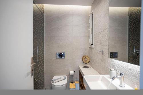 Elegant 3-Bedroom Retreat in the Heart of Kolonaki - image 3
