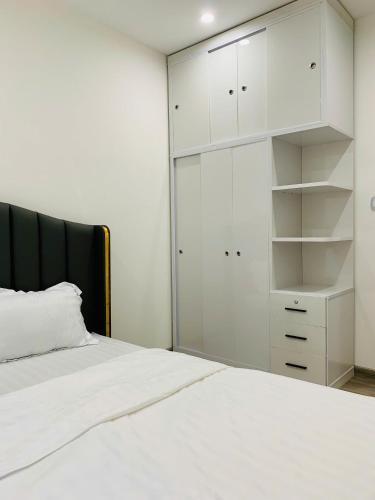 2BR-2WC balcony pool view - Vinhomes Grand Park