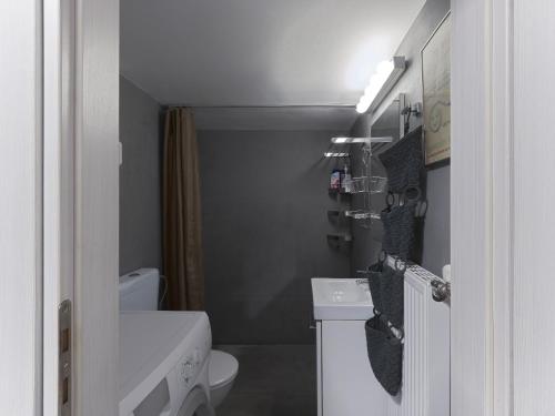 Comfortable apartment opposite Acropolis - image 8