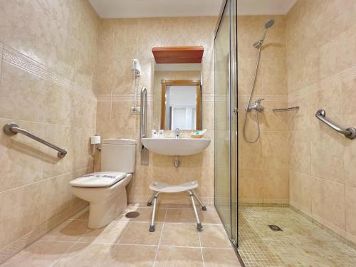 One-Bedroom Apartment image 6