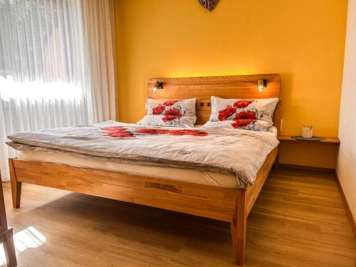 1 queen bed, 1 sofa bed