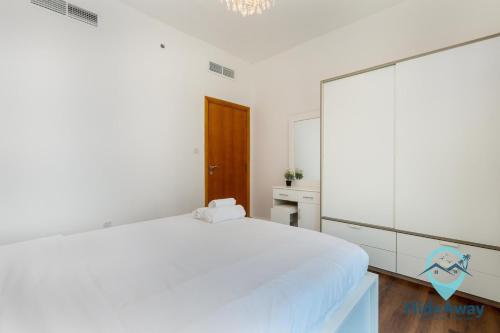 Lovely 1Bed Heart of Marina 1 Min to Metro, Dubaj (zdjęcie 10)