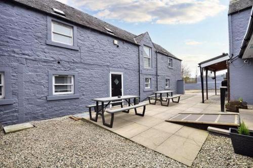 The Crown Hotel in نيوتون ستيوارت