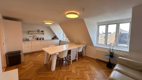 The Studio 1