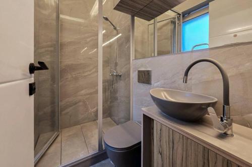 OrbachHouse Luxury Suite in Safed