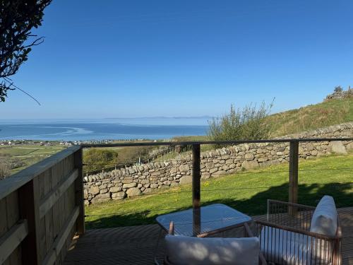 coastal view shepherds hut with hot tub in Lanfeira