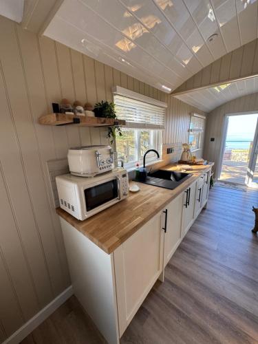 coastal view shepherds hut with hot tub in Lanfeira