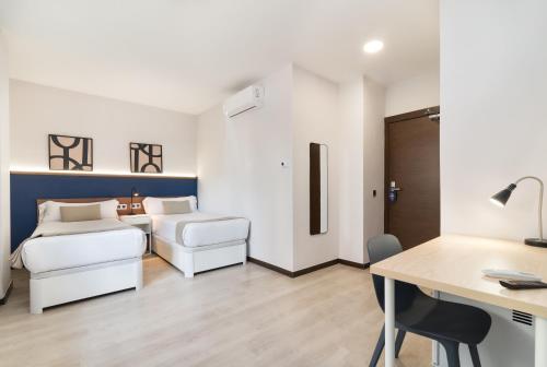 Double Room image 10