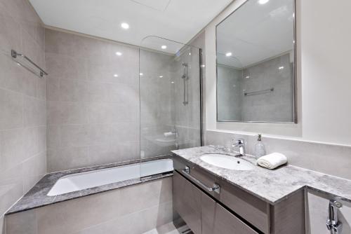 VayK - Luxury 1BR in Downtown - main image