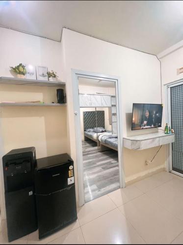 Green Pramuka City by Mueza Room, Mantaak