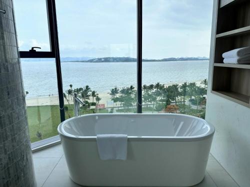 A La Carte Ha Long Bay - Sea View Apartment - 편의 시설/서비스