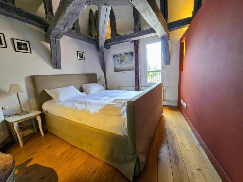 Chambre Unique, Centre Ville, Calme, Dernier Étage - Location saisonnière - Auxerre