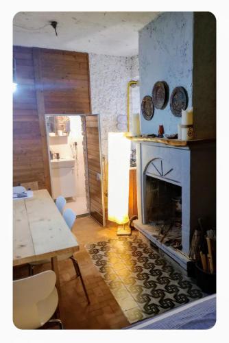 Maurizio nel Borgo Medievale in Комано