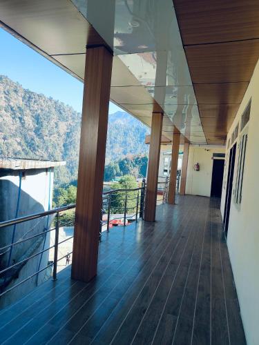 Hotel vijaya, Phata