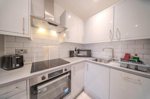 Royal Oak 9 - FREE PARKING - Perfect for Contractors - Wi-Fi - Long Term Stays in Észak-Brentwood