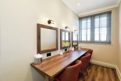 De Vere Cranage Estate - image 13