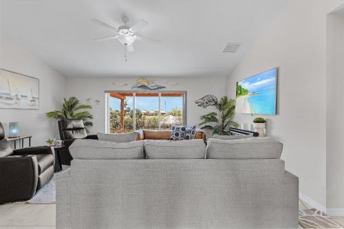 Natural Wonder, Private Dock on Canal with Tiki Hut - Villa Loch Ness Landing-Roelens Vacations