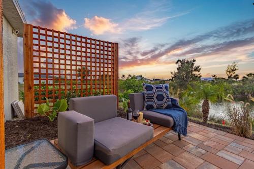 Natural Wonder, Private Dock on Canal with Tiki Hut - Villa Loch Ness Landing-Roelens Vacations