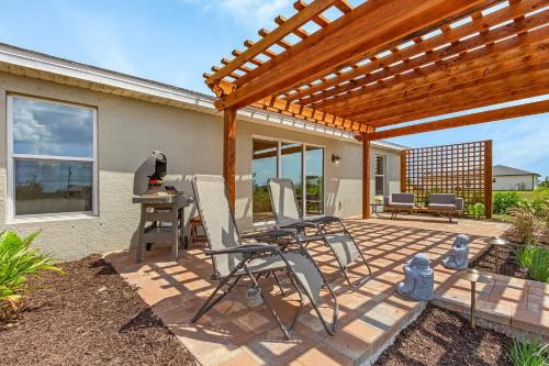 Natural Wonder, Private Dock on Canal with Tiki Hut - Villa Loch Ness Landing-Roelens Vacations