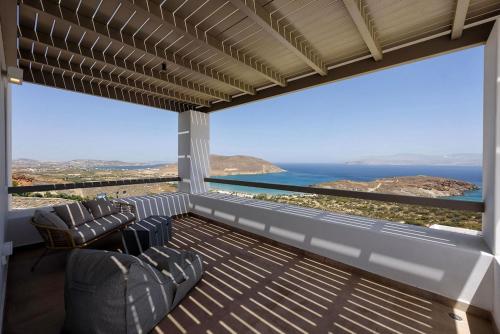 Rising Moon Villa with Sea View & Mini Pool near Naousa in מולוס פראו