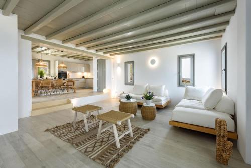 Rising Moon Villa with Sea View & Mini Pool near Naousa in מולוס פראו