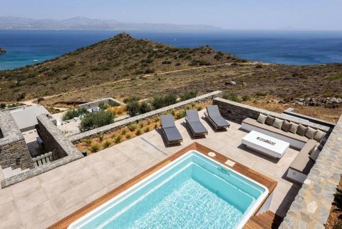 Rising Moon Villa with Sea View & Mini Pool near Naousa in מולוס פראו