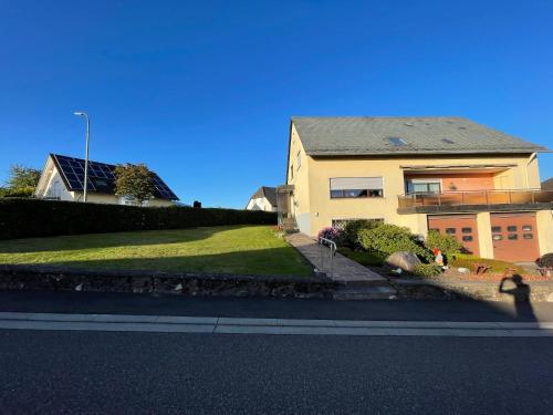 Hotelli välisilme, Ferienwohnung am sonnigen Südhang (Ferienwohnung am sonnigen Sudhang) in Bescheid