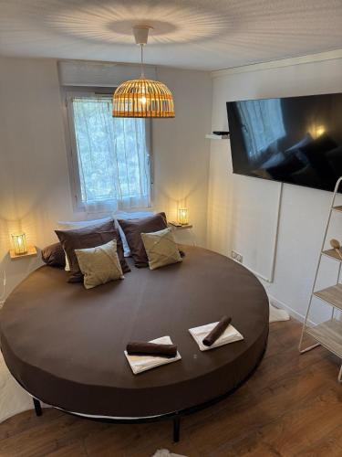 T2, Balneo, sauna, lit rond, jeux arcades, parking in Tournefeuille