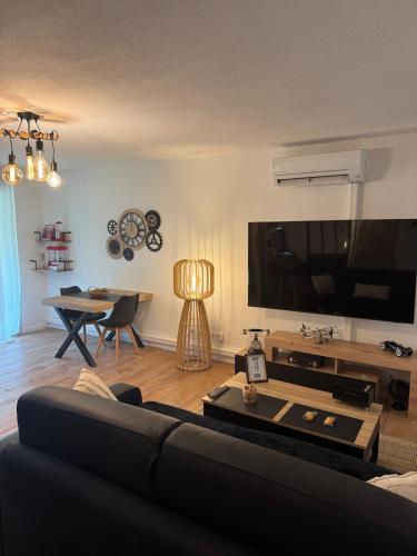 T2, Balneo, sauna, lit rond, jeux arcades, parking in Tournefeuille