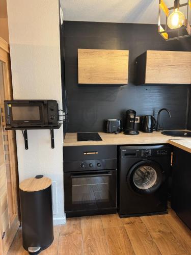 T2, Balneo, sauna, lit rond, jeux arcades, parking in Tournefeuille