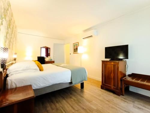 Hotel Des Tuileries - image 9